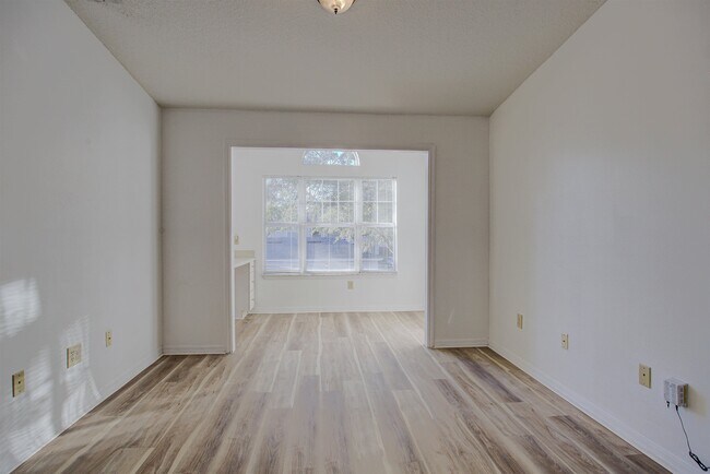 Foto del edificio - 15205 Harbour Vista Cir