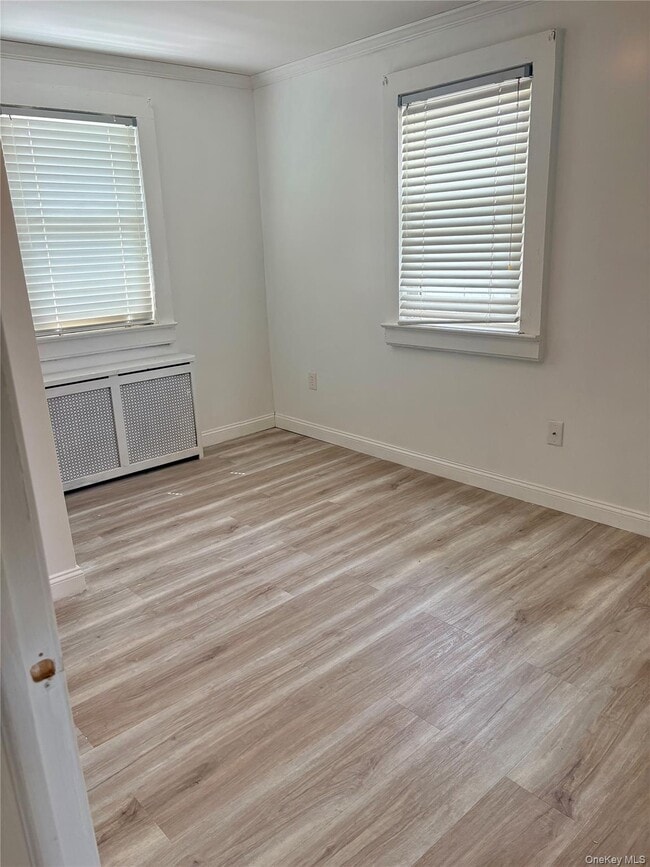Building Photo - 469 River St