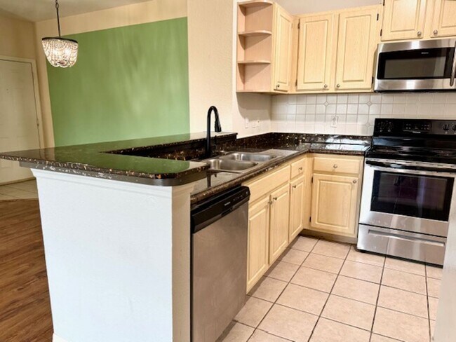 Building Photo - 2 Bedroom 2 Bath Condo For Rent in Kissimm...