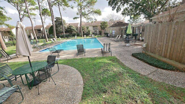 Foto del edificio - 800 Country Pl Dr