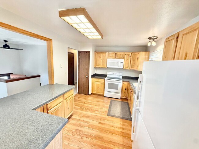 Building Photo - 6515 Flintridge Dr