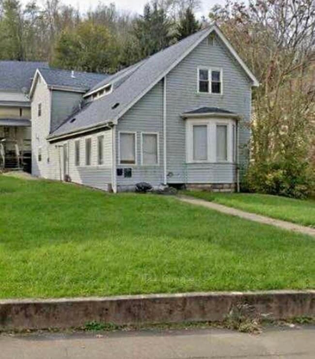 Building Photo - 210 29th St