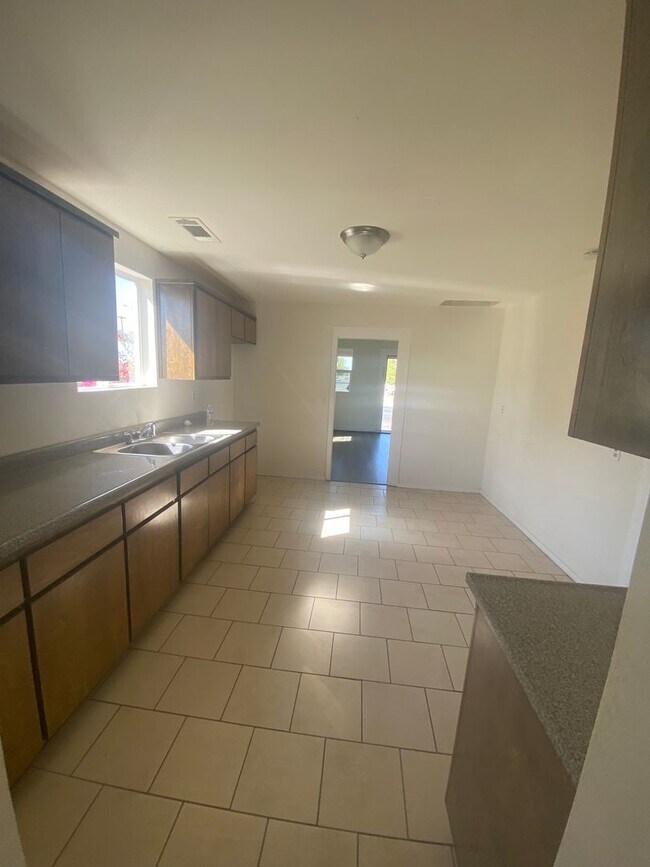 Foto del edificio - 429 Florinda St