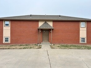 Building Photo - 903 Windwood Dr