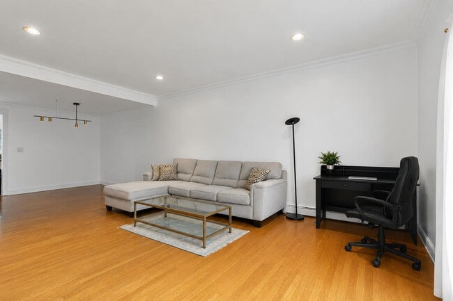 Foto del edificio - 9 Hackensack Plank Rd