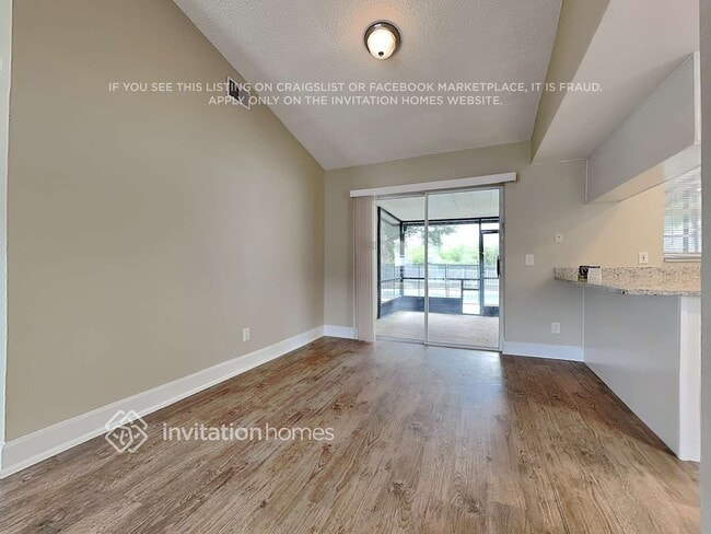Building Photo - 2121 Redleaf Dr