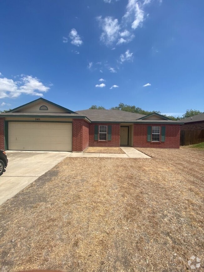 Building Photo - 2411 Thoroughbred Dr