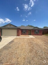 Building Photo - 2411 Thoroughbred Dr