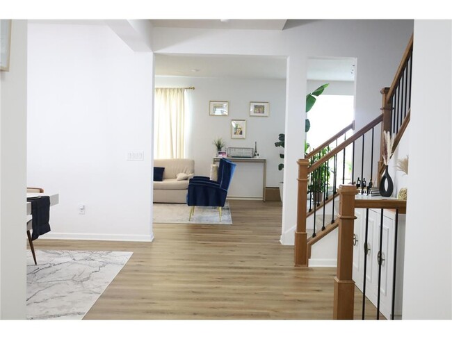 Building Photo - 1073 Birchwood Ln