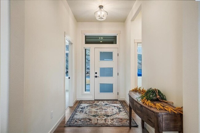 Building Photo - Stunning New Construction Five Bedroom Three Bath in South Richland!