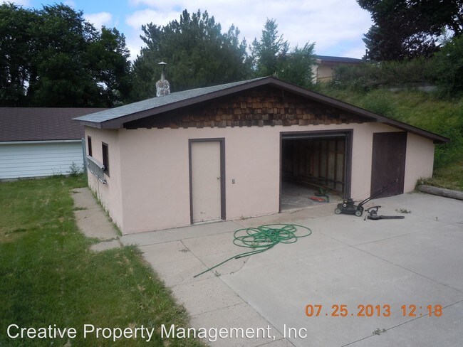 Building Photo - 1129 6th St NE