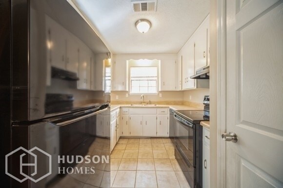 Building Photo - 730 Carondelay Dr