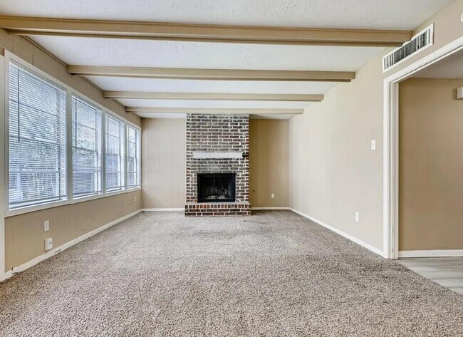 Building Photo - 6818 Thornwild Rd