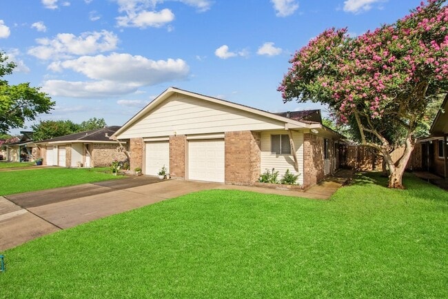 Building Photo - 1435 Silverpines Rd