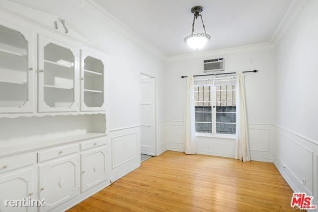 Building Photo - 2 br, 1 bath House - 2051 N Beachwood Dr