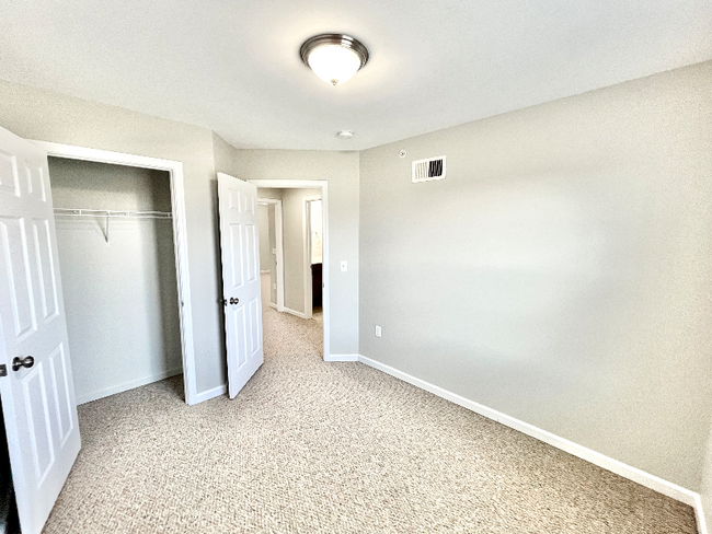 Building Photo - 123 High Pointe Dr