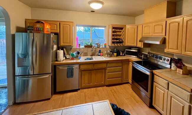 All new appliances, including dishwasher - 1049 Tolman Creek Rd