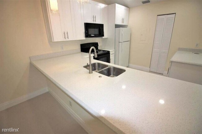 Building Photo - 3 br, 2 bath Townhome - 480 Hardwood Pl