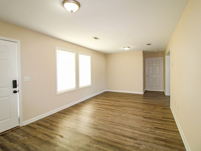 Foto del edificio - Great Location! 4 Bedroom Home Close to Downtown Pulaski