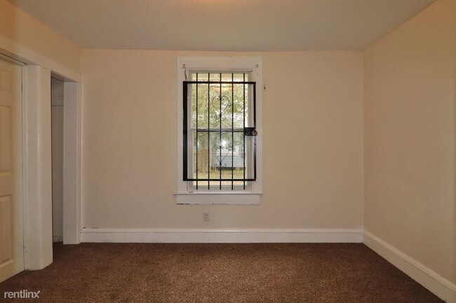 Building Photo - 3 br, 1 bath House - 1402 24th St W