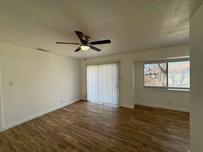 Building Photo - 5419 Lk Grv Dr