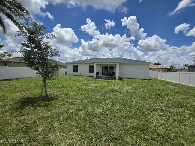 Building Photo - 1239 NE 40th St