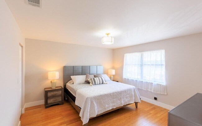 Foto del edificio - 5241 Jog Ln