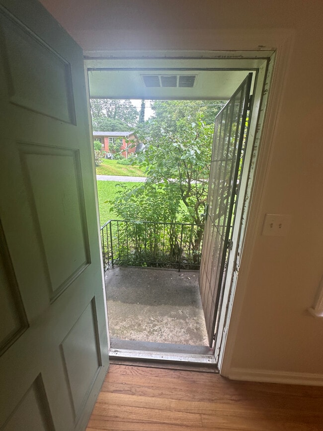 Building Photo - 349 Laquita Dr SE