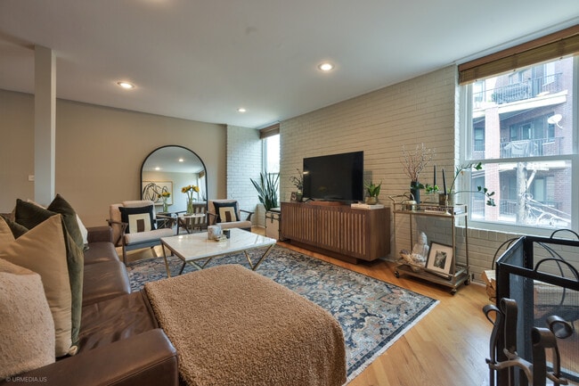 Foto del edificio - 636 W Webster Ave