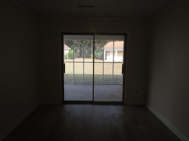 Foto del edificio - 113 Willow Dr