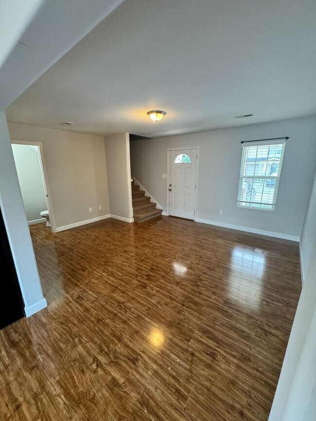 Foto del edificio - Modern 2-Bed, 2.5-Bath Townhome in Lenoir City