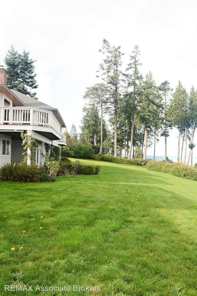 Building Photo - 4 br, 3.5 bath House - 709 Tillicum Way