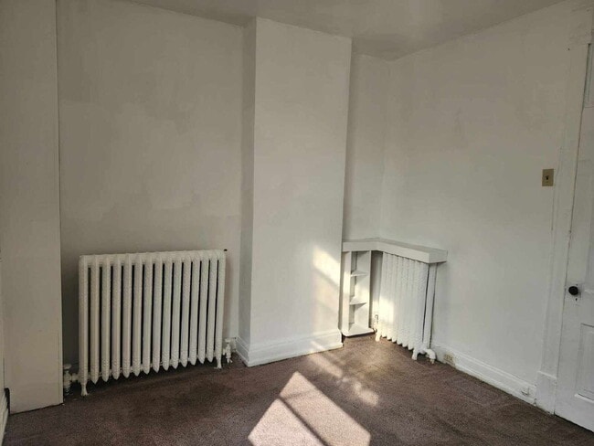 Building Photo - Charming 1-Bedroom Retreat in Duluth's Hea...