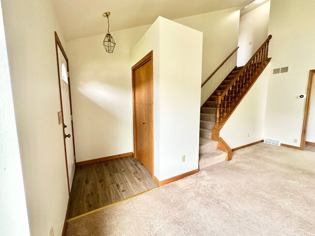 Building Photo - Exceptionally Spacious Pewaukee Townhome