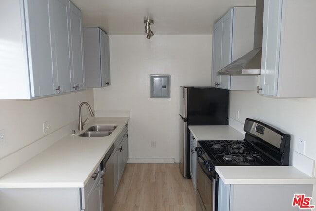 Building Photo - 5960 Benner St
