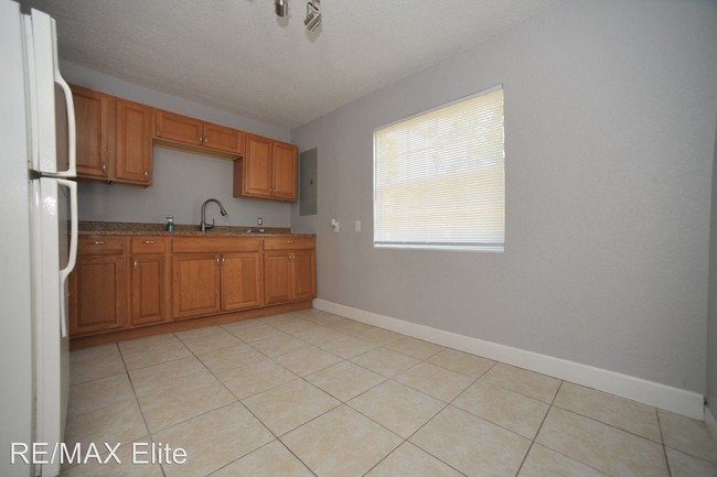 Building Photo - 3 br, 1 bath House - 1049 Mitchell St