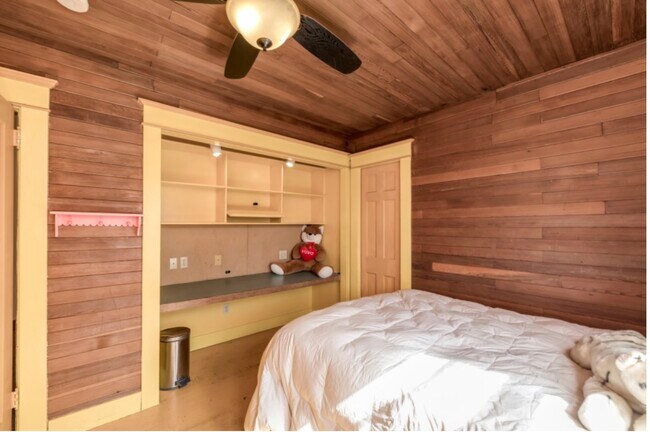 Bedroom 3 - 1001 Rockefeller Ave