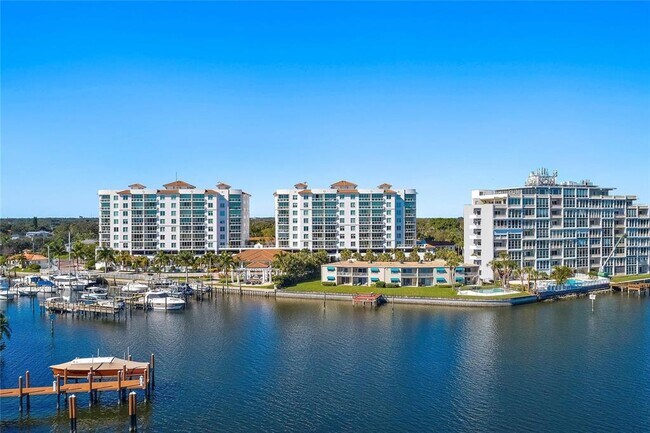 Foto del edificio - 1325 Snell Isle Blvd NE