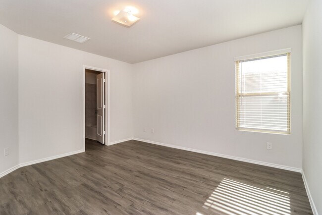 Foto del edificio - 5529 Eagle Point Dr