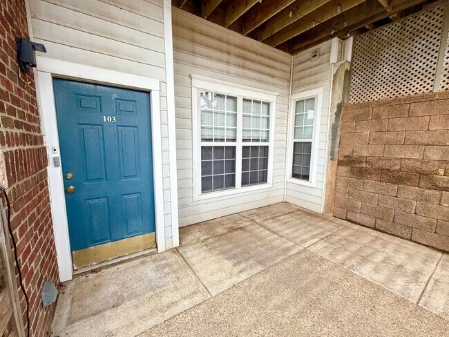 Foto del edificio - 810 Beverley Dr