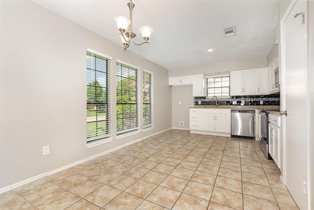 Building Photo - 828 Whitehall Dr