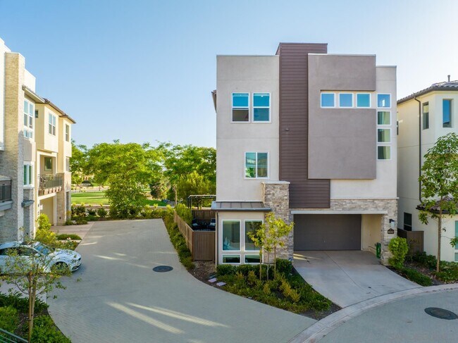 Building Photo - 16242 Camden Cir