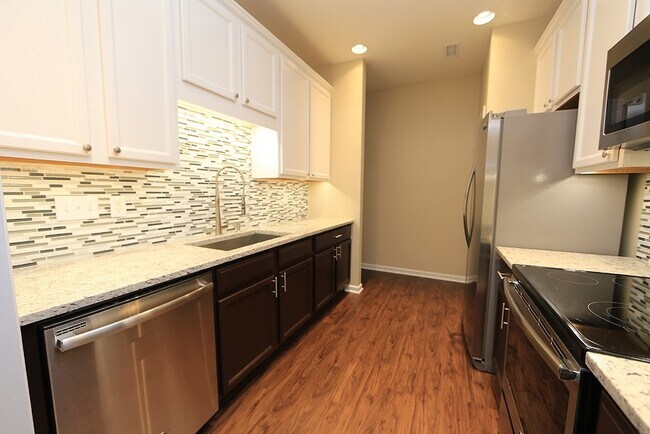 Foto del edificio - Cornerstone Village Townhome in Superb NW Raleigh Location!