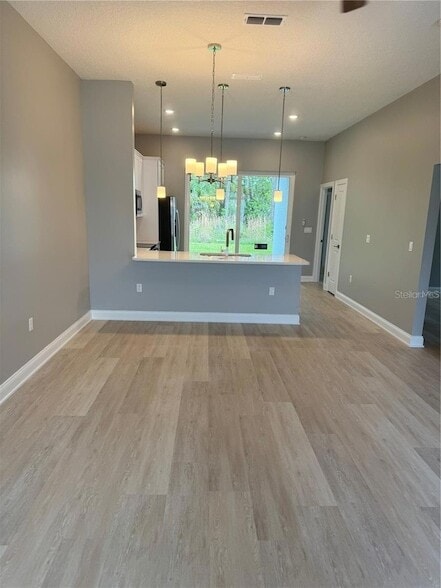 Building Photo - 44 Red Mill Dr