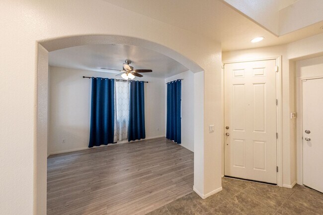 Foto del edificio - 8333 Oasis Bloom St