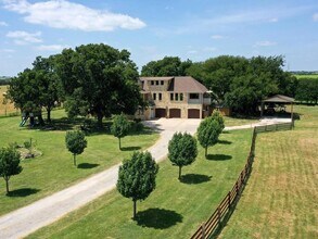 Building Photo - 161 CR 375