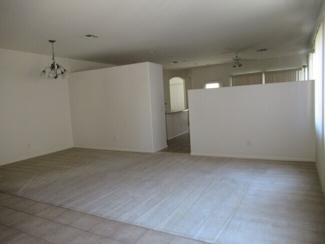 Foto del edificio - Nice 4 Bedroom Home in San Tan Valley!