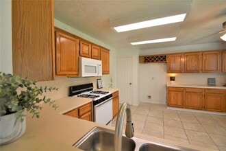 Building Photo - 12410 Meadow Briar Dr