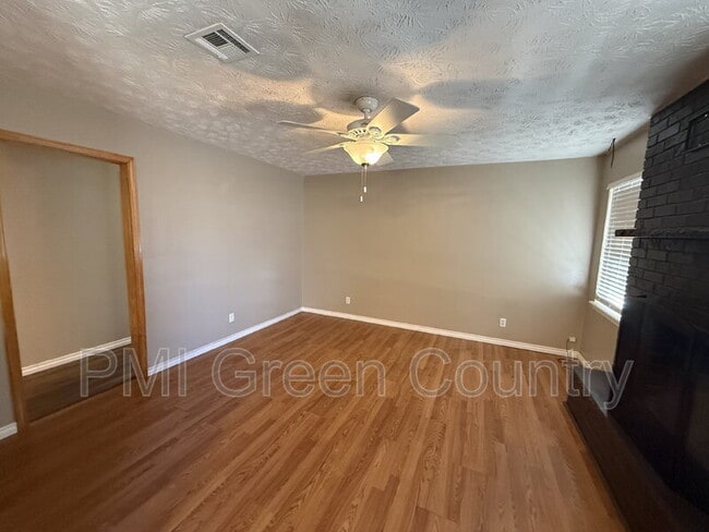 Building Photo - 241 Suburban Ln