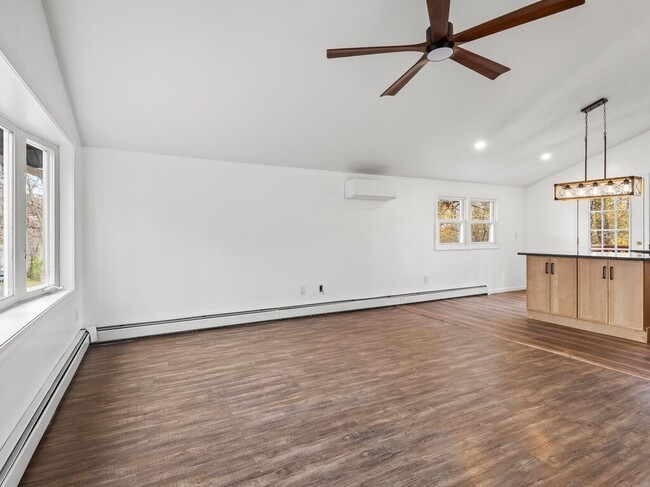 Building Photo - 38 Hilda St